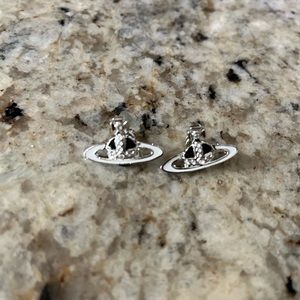 vivienne westwood saturn earrings
